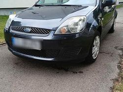Grau Gebraucht 2007 Ford Fiesta Kleinwagen | 1.650 € (Fairer Preis)