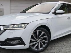 Weiß Gebraucht 2021 Skoda Octavia Style Limousine | 17.790 € (Guter Preis)