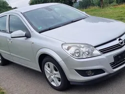 Grau Gebraucht 2009 Opel Astra Eco Limousine | 2.290 € (Fairer Preis)