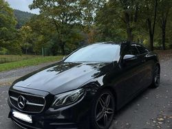 Schwarz Gebraucht 2019 Mercedes E220 AMG line Coupé | 29.900 €