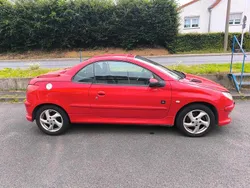 Rot Gebraucht 2006 Peugeot 206 CC Cabrio | 1.100 €