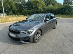 Grau Gebraucht 2020 BMW 320 M Sport Kombi | 21.990 € (Fairer Preis)