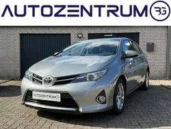 Grau Gebraucht 2013 Toyota Auris Edition Limousine | 5.500 € (Teuer)