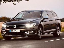 Schwarz Gebraucht 2017 VW Passat Alltrack Kombi | 21.500 € (Teuer)