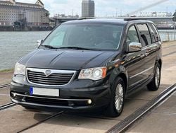 Grau Gebraucht 2013 Lancia Voyager Gold Van / Kleinbus | 19.750 €