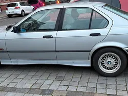 Grau Gebraucht 1995 BMW 318 Limousine | 2.600 €