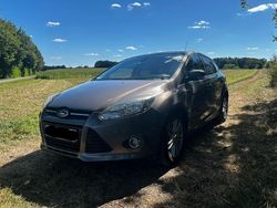 Braun Gebraucht 2013 Ford Focus Titanium Limousine | 4.250 € (Guter Preis)