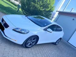 Weiß Gebraucht 2016 Volvo V40 Kombi | 13.000 € (Teuer)