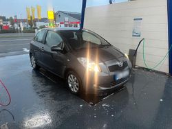 Grau Gebraucht 2008 Toyota Yaris Kleinwagen | 2.200 € (Fairer Preis)