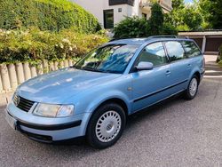 Blau Gebraucht 2000 VW Passat Kombi | 2.500 € (Fairer Preis)