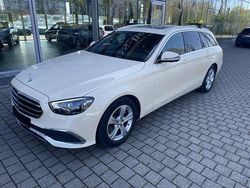 Gelb Gebraucht 2023 Mercedes E220 Avantgarde Kombi | 45.699 €