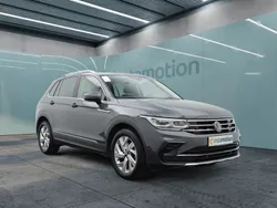 Grau Gebraucht 2023 VW Tiguan Elegance SUV | 38.749 € (Fairer Preis)