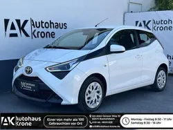 Weiß Gebraucht 2022 Toyota Aygo X-play Kleinwagen | 10.680 € (Fairer Preis)