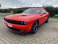 Orange Gebraucht 2018 Dodge Challenger SXT Coupé | 27.400 € (Teuer)