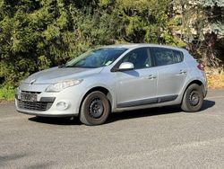 Silber Gebraucht 2010 Renault Mégane III Expression Limousine | 2.999 € (Superpreis)