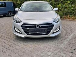 Silber Gebraucht 2016 Hyundai i30 Limousine | 8.500 €