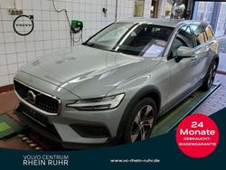 Vapour grey / metallic Gebraucht 2023 Volvo V60 CC Plus Kombi | 33.990 € (Guter Preis)