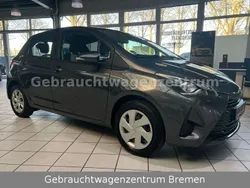 Grau Gebraucht 2018 Toyota Yaris Edition Limousine | 8.490 € (Guter Preis)