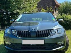 Grau Gebraucht 2018 Skoda Octavia Ambition Kombi | 14.600 € (Fairer Preis)