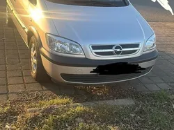 Silber Gebraucht 2004 Opel Zafira Van / Kleinbus | 1.900 € (Etwas zu teuer)