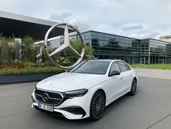 Weiß Gebraucht 2024 Mercedes E400 AMG line Limousine | 90.690 €