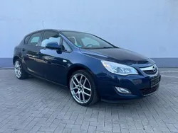 Blau Gebraucht 2010 Opel Astra Selection Limousine | 2.800 € (Guter Preis)