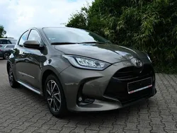 Braun Gebraucht 2020 Toyota Yaris Club Limousine | 16.490 € (Fairer Preis)