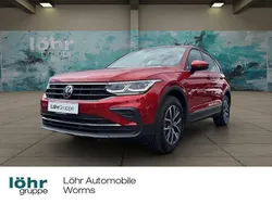 Kings red metallic Gebraucht 2021 VW Tiguan Life SUV | 28.380 € (Superpreis)