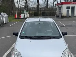 Grau Gebraucht 1999 Toyota Yaris Kleinwagen | 1.000 € (Fairer Preis)