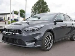 Pentametal metallic Neu 2025 Kia Ceed 4 Limousine | 29.631 € (Etwas zu teuer)