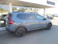 Grün Gebraucht 2023 Dacia Jogger Extreme Limousine | 23.245 € (Etwas zu teuer)