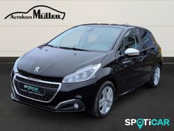 Lackierung schwarz perla nera/ Gebraucht 2019 Peugeot 208 Signature Sky Kleinwagen | 9.475 € (Etwas zu teuer)