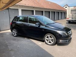 Schwarz Gebraucht 2012 Mercedes B200 Van / Kleinbus | 13.900 € (Fairer Preis)