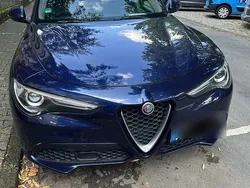 Blau Gebraucht 2019 Alfa Romeo Stelvio SUV | 27.500 € (Etwas zu teuer)