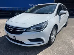 Weiß Gebraucht 2017 Opel Astra Edition Kombi | 4.999 € (Fairer Preis)
