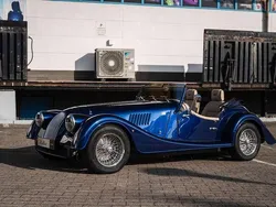 Porsche enzianblau Neu 2025 Morgan Plus 4 Cabrio | 125.900 €