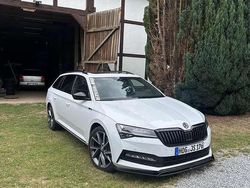 Weiß Gebraucht 2019 Skoda Superb SportLine Kombi | 29.999 € (Fairer Preis)