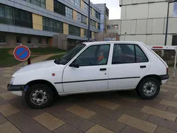 Weiß Gebraucht 1997 Peugeot 205 Limousine | 1.200 €