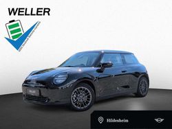 Midnight black (schwarz) Gebraucht 2024 Mini Cooper Essential Kleinwagen | 26.950 € (Fairer Preis)