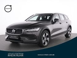 Grau platinum grey / metallic Gebraucht 2023 Volvo V60 CC Plus Kombi | 35.450 € (Superpreis)