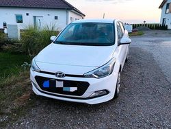 Weiß Gebraucht 2017 Hyundai i20 Active Kleinwagen | 7.000 € (Fairer Preis)