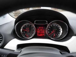 Grau Gebraucht 2015 Opel Adam Jam Kleinwagen | 10.000 € (Fairer Preis)