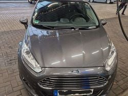Grau Gebraucht 2016 Ford Fiesta Titanium Limousine | 7.600 € (Fairer Preis)
