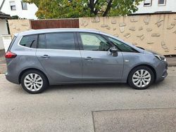 Grau Gebraucht 2017 Opel Zafira Tourer Van / Kleinbus | 11.200 € (Fairer Preis)