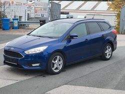Blau Gebraucht 2015 Ford Focus Limousine | 6.600 € (Etwas zu teuer)