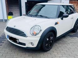 Weiß Gebraucht 2010 Mini ONE Kleinwagen | 5.699 € (Etwas zu teuer)