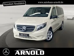 Grau (kieselgrau) Gebraucht 2023 Mercedes Vito Edition Van / Kleinbus | 49.800 € (Teuer)