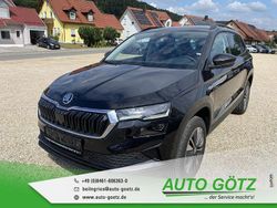 Blackmagic perleffekt Neu 2025 Skoda Karoq Tour SUV | 37.690 € (Guter Preis)