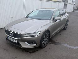 Grau Gebraucht 2018 Volvo V60 Momentum Kombi | 16.400 € (Fairer Preis)