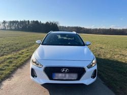 Weiß Gebraucht 2017 Hyundai i30 Kombi | 9.999 € (Guter Preis)
